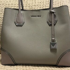 GREAT CONDITION: Michael Kors purse with strap